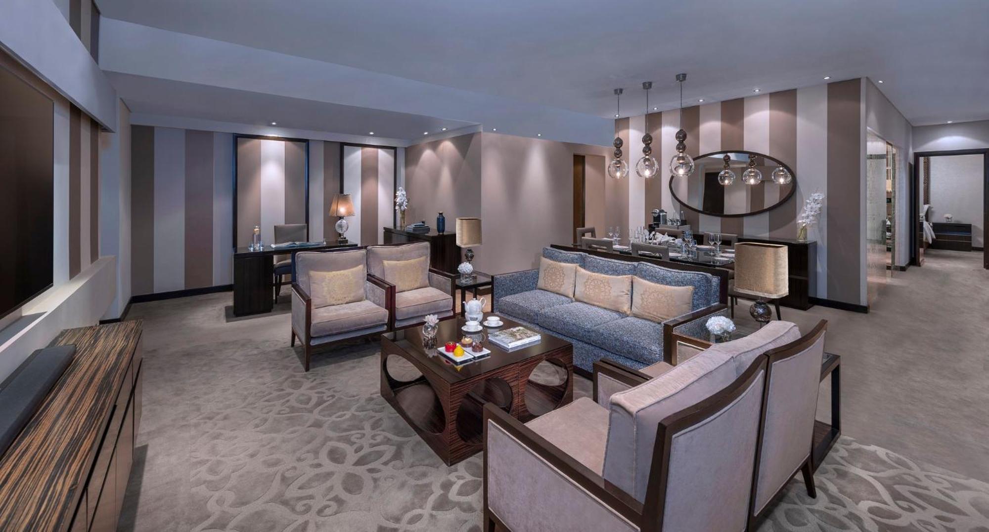 Al Faisaliah Hotel, Riyadh Bagian luar foto The Club Lounge at the Conrad Hong Kong