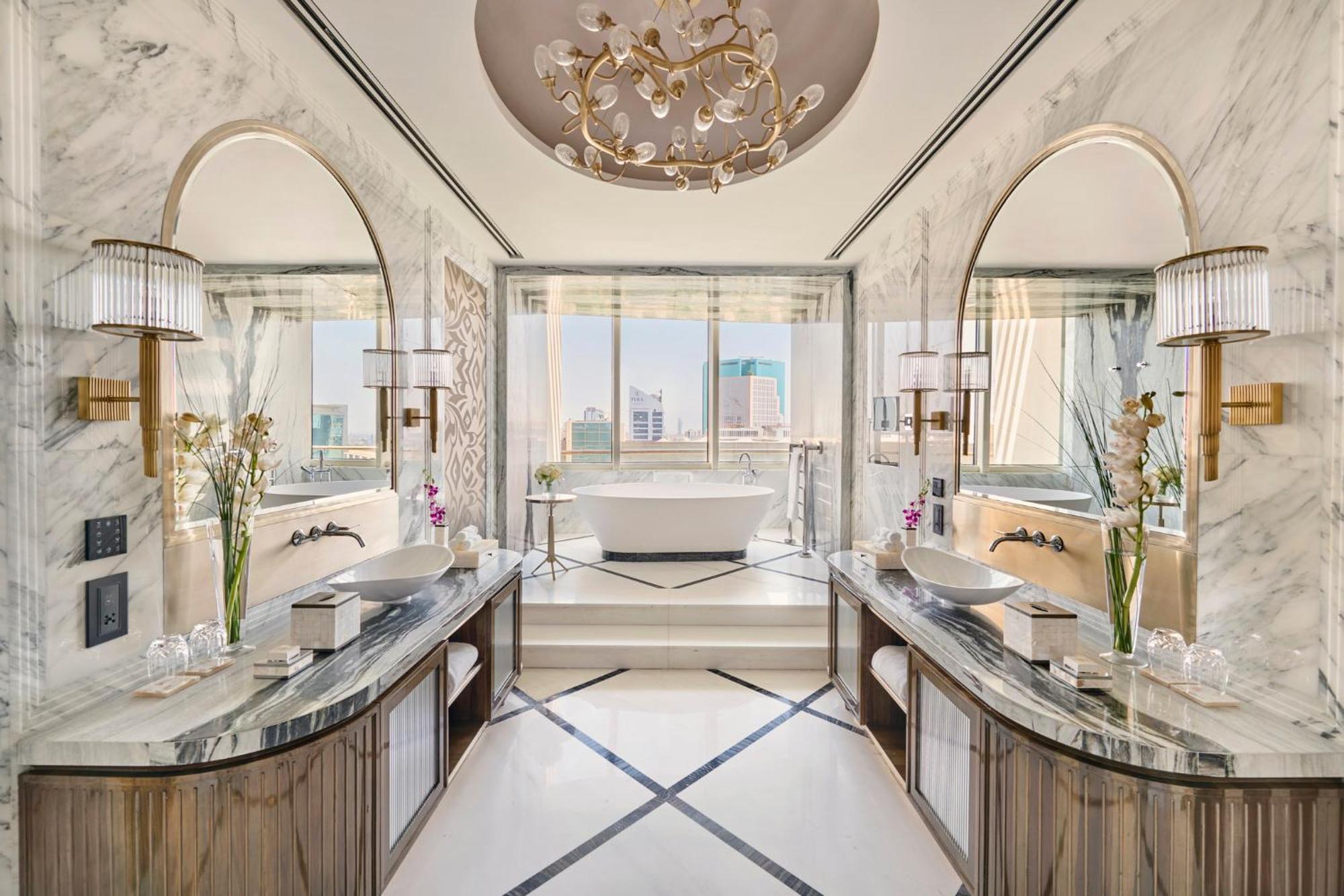 Al Faisaliah Hotel, Riyadh Bagian luar foto Bathroom