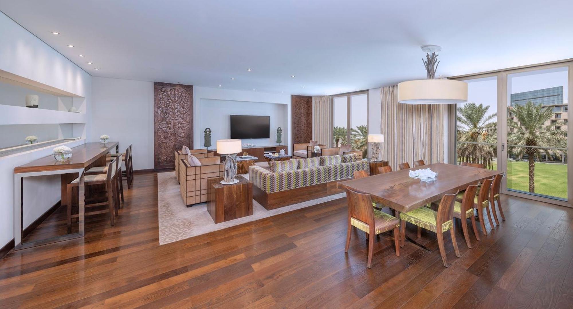 Al Faisaliah Hotel, Riyadh Bagian luar foto A living room at the hotel