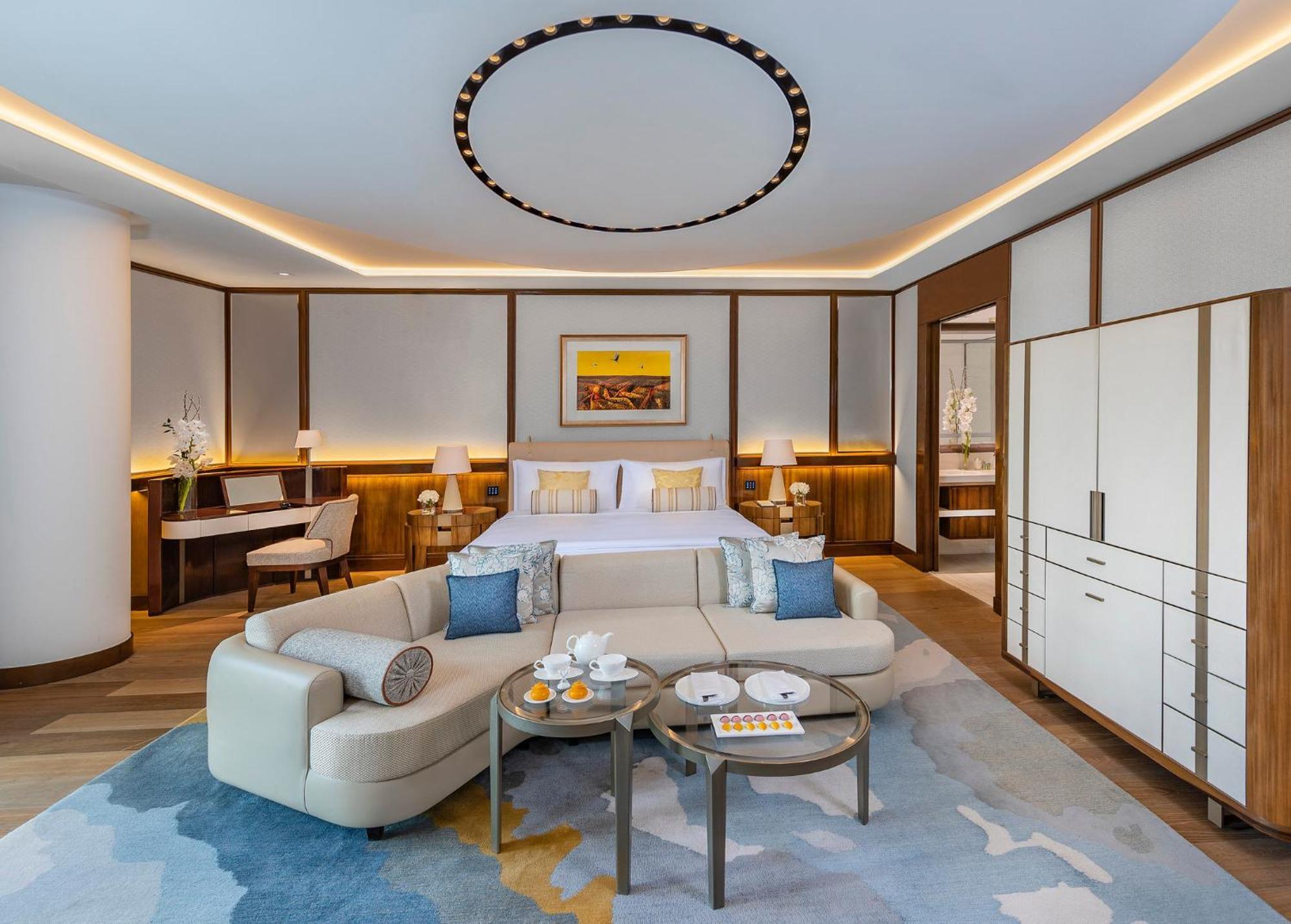 Al Faisaliah Hotel, Riyadh Bagian luar foto A suite at the hotel