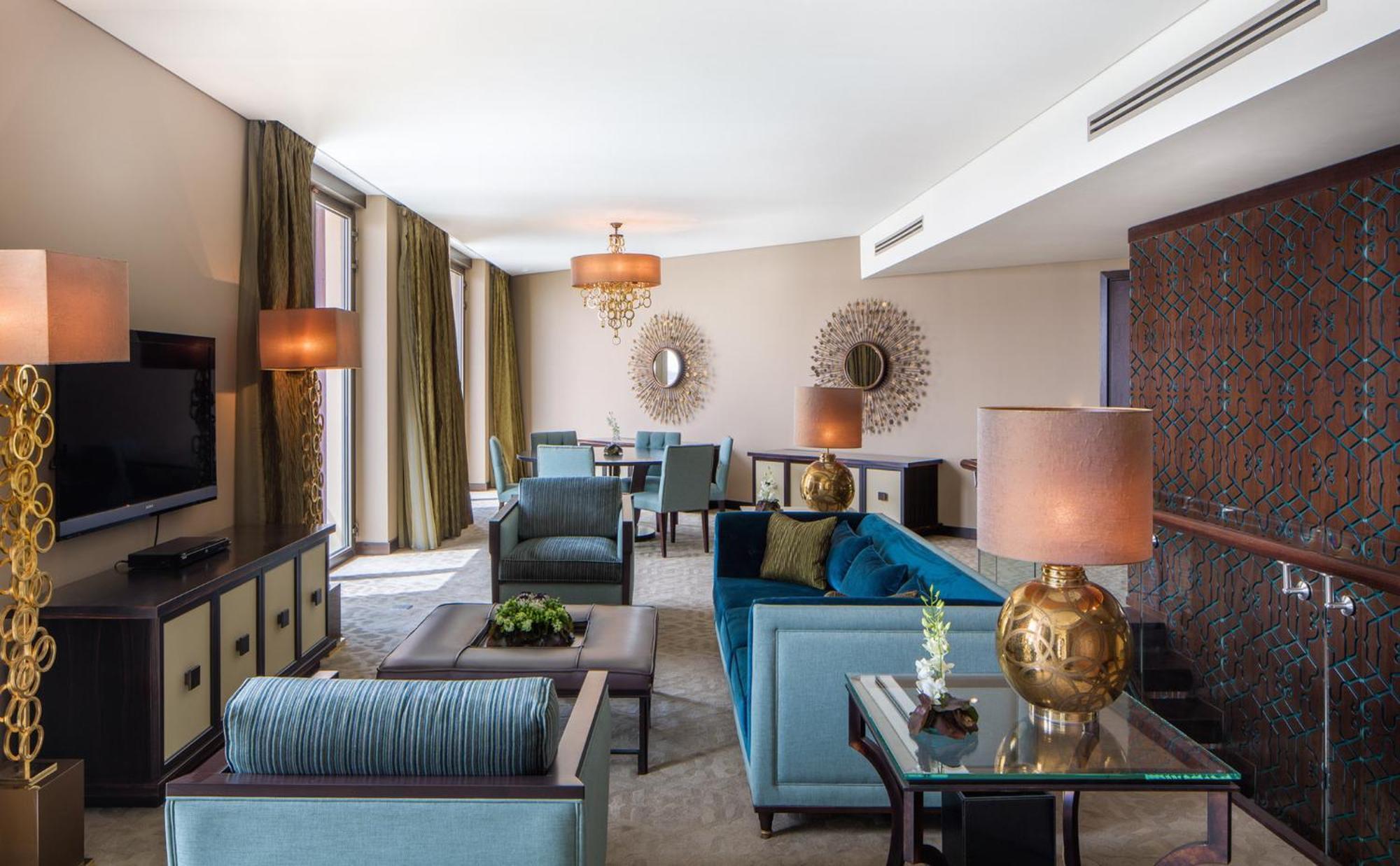 Al Faisaliah Hotel, Riyadh Bagian luar foto A suite at the hotel