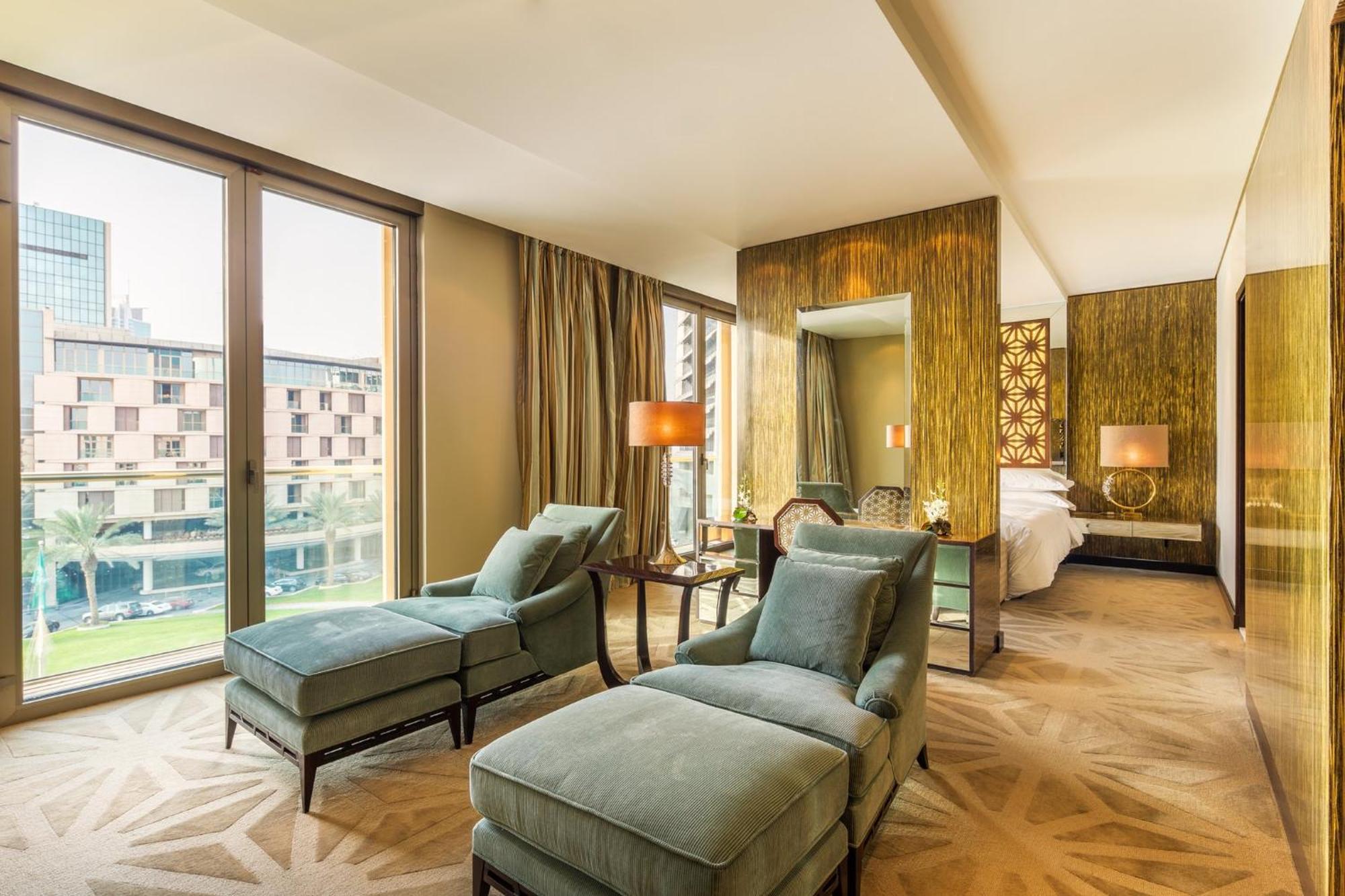 Al Faisaliah Hotel, Riyadh Bagian luar foto A suite at the hotel