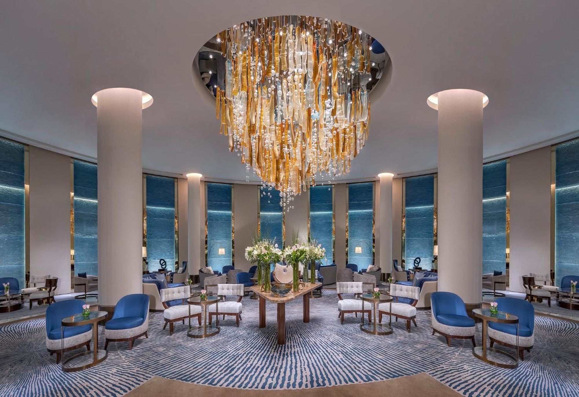Al Faisaliah Hotel, Riyadh Bagian luar foto The lobby