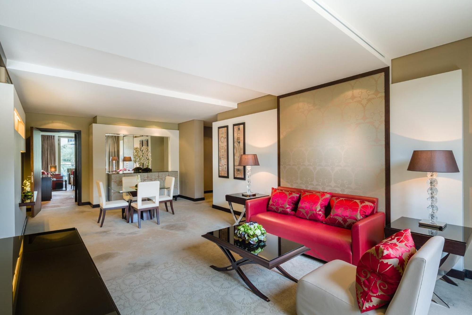 Al Faisaliah Hotel, Riyadh Bagian luar foto A suite at the Mandarin Oriental, Munich