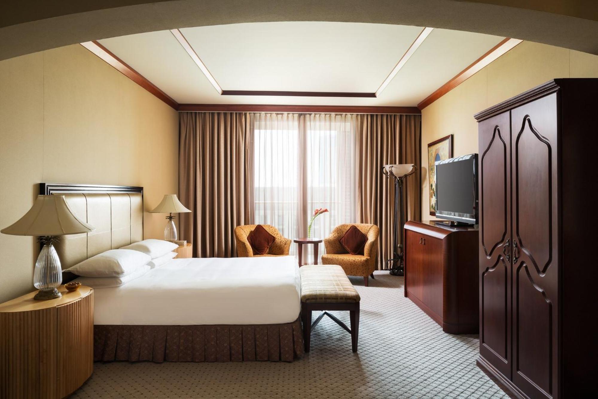 Al Faisaliah Hotel, Riyadh Bagian luar foto A room at the hotel