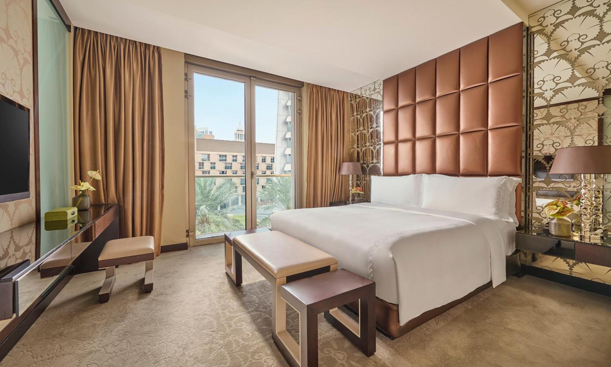 Al Faisaliah Hotel, Riyadh Bagian luar foto Deluxe Suite