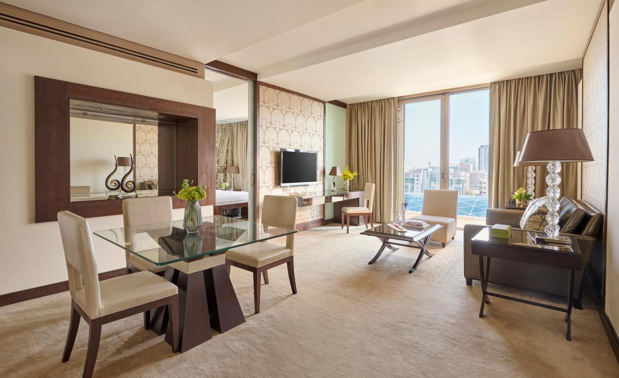 Al Faisaliah Hotel, Riyadh Bagian luar foto A suite at the Atlantis Paradise Island