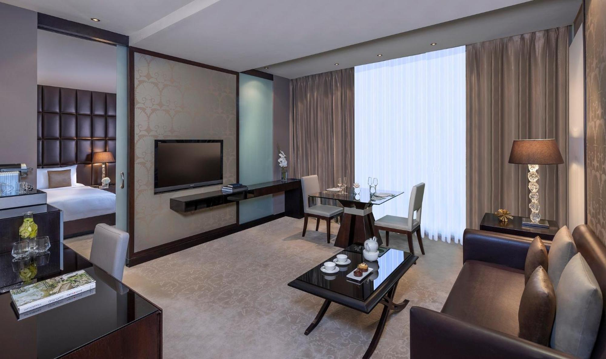Al Faisaliah Hotel, Riyadh Bagian luar foto A suite at the hotel